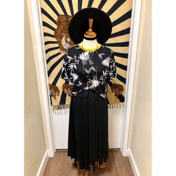 π Stylish modern bamboo top - Picture 7 of 8